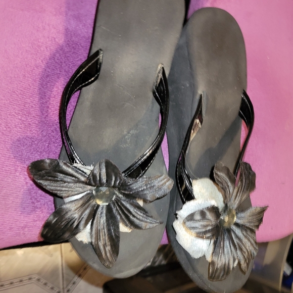 Victoria Secret Wedge Thong Slippers 9 - Picture 2 of 7